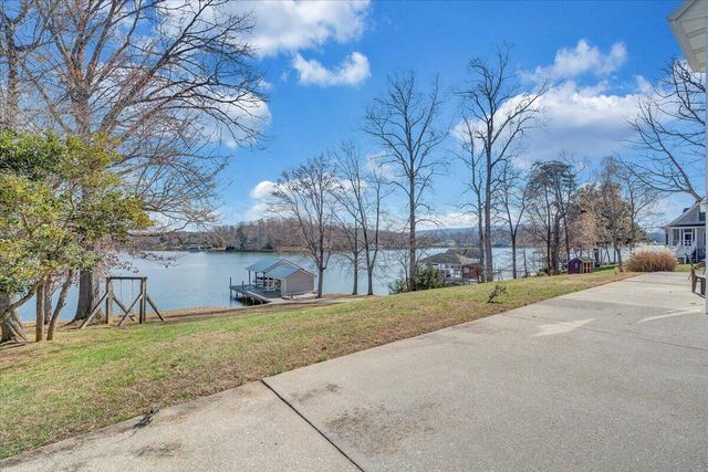 312 Spring DR, Huddleston, VA 24104