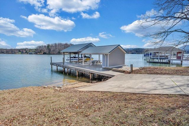 312 Spring DR, Huddleston, VA 24104