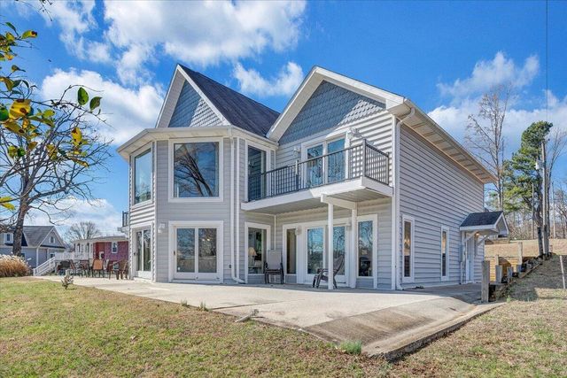 312 Spring DR, Huddleston, VA 24104