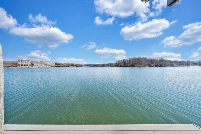 312 Spring DR, Huddleston, VA 24104