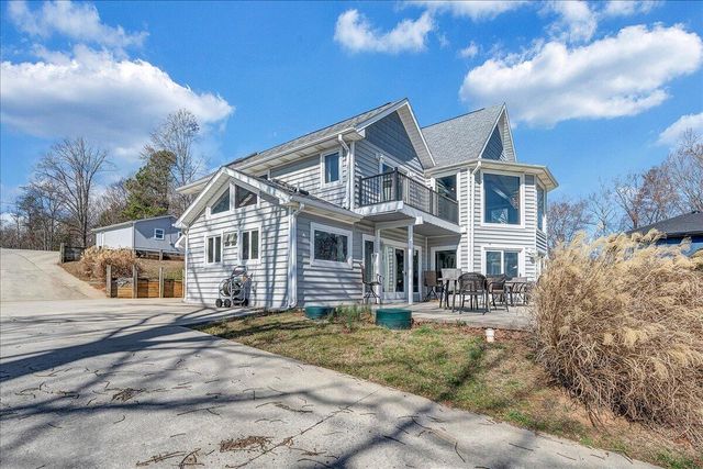 312 Spring DR, Huddleston, VA 24104