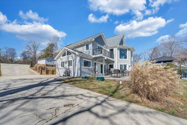 312 Spring DR, Huddleston, VA 24104