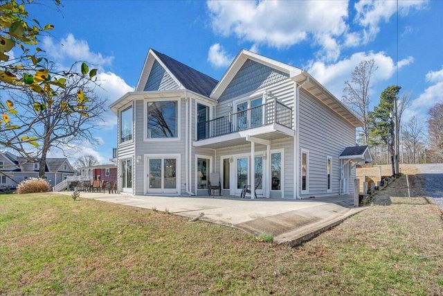 312 Spring DR, Huddleston, VA 24104