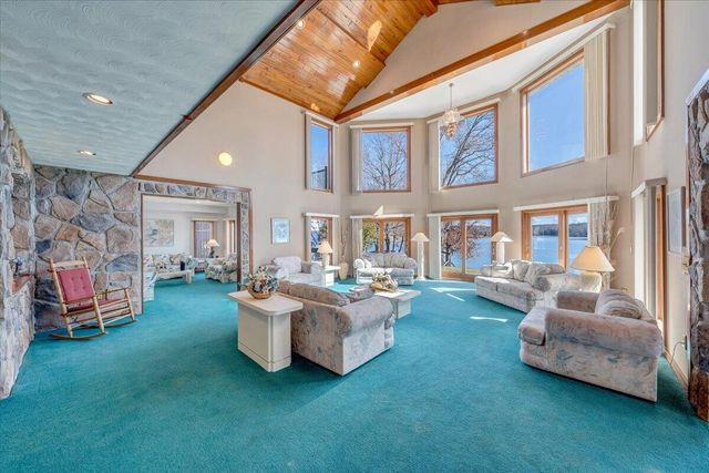 312 Spring DR, Huddleston, VA 24104