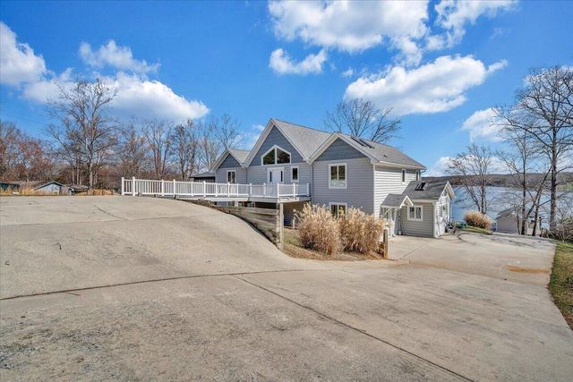 312 Spring DR, Huddleston, VA 24104