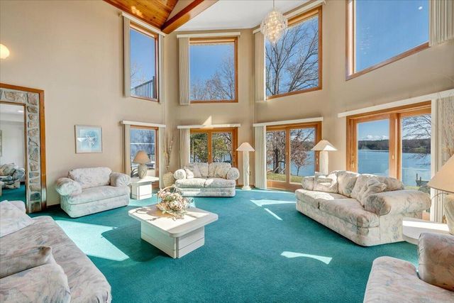 312 Spring DR, Huddleston, VA 24104