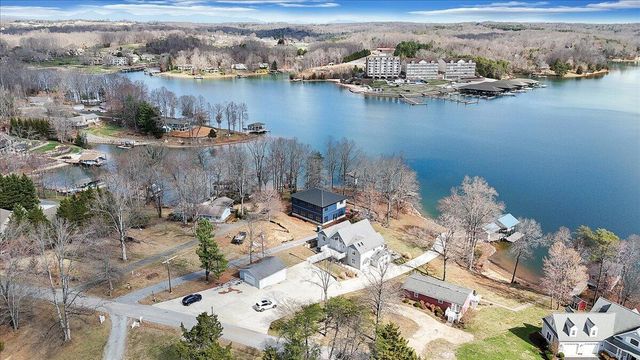 312 Spring DR, Huddleston, VA 24104