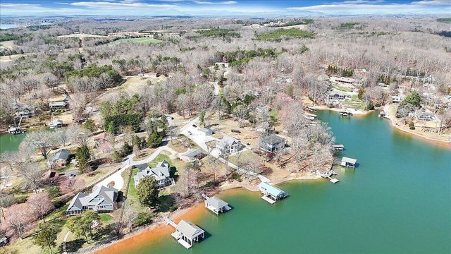 312 Spring DR, Huddleston, VA 24104