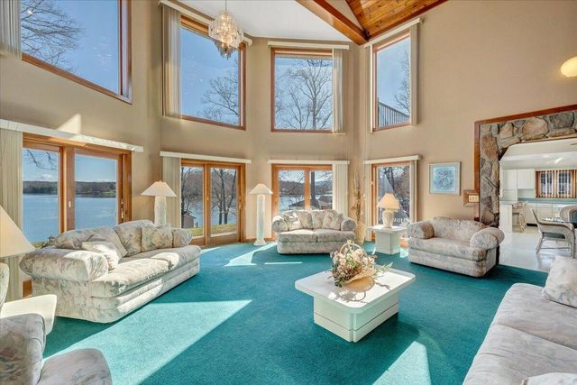 312 Spring DR, Huddleston, VA 24104