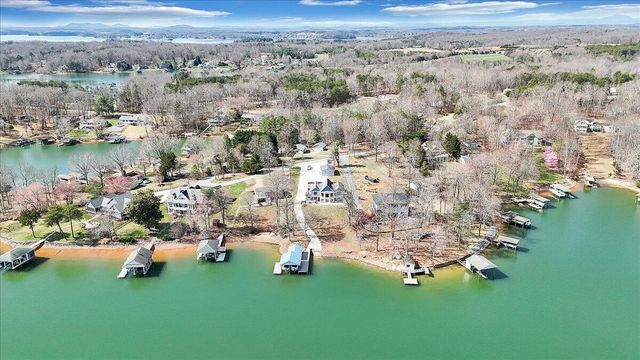 312 Spring DR, Huddleston, VA 24104