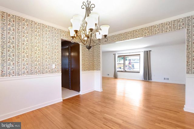 10 SANDTOWN TER, Hamilton, NJ 08690