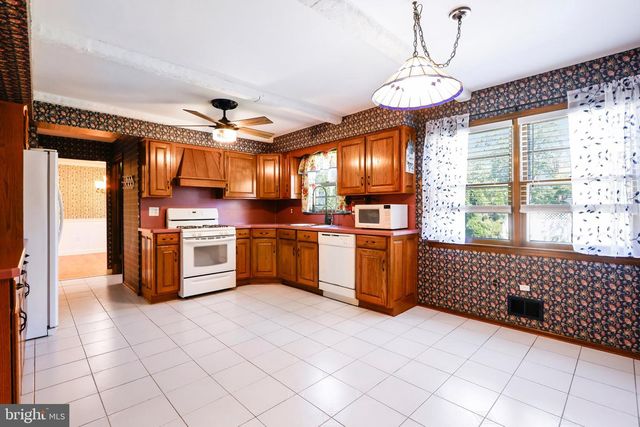 10 SANDTOWN TER, Hamilton, NJ 08690