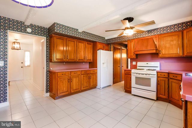 10 SANDTOWN TER, Hamilton, NJ 08690