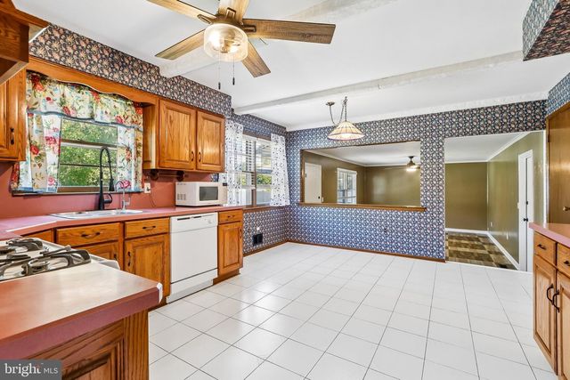 10 SANDTOWN TER, Hamilton, NJ 08690