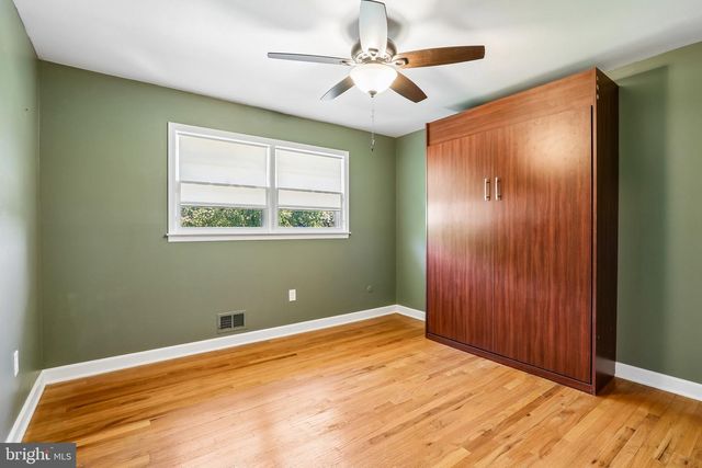 10 SANDTOWN TER, Hamilton, NJ 08690