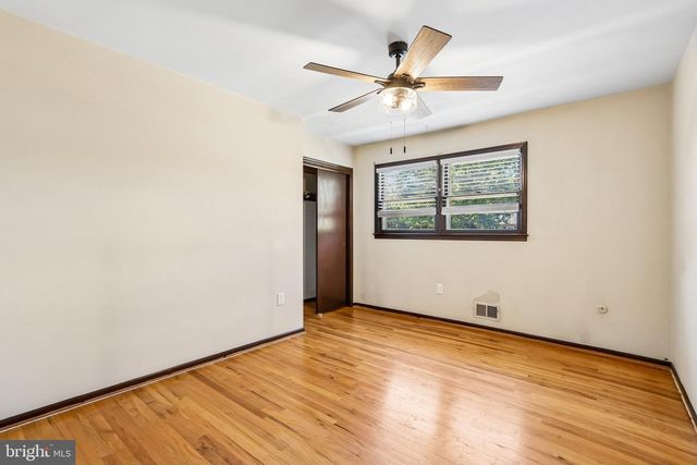 10 SANDTOWN TER, Hamilton, NJ 08690