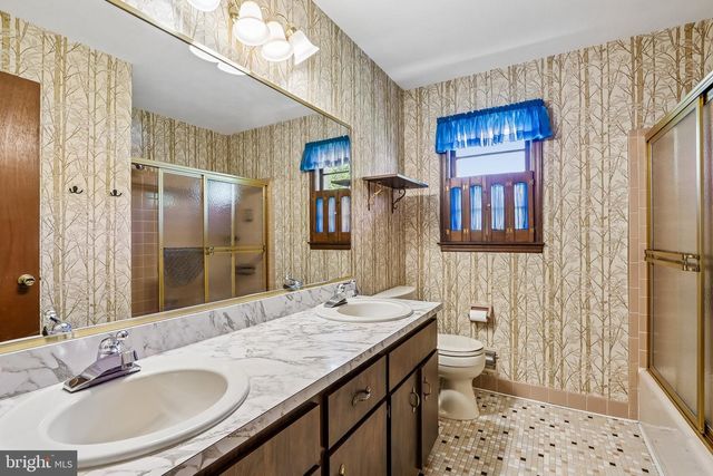 10 SANDTOWN TER, Hamilton, NJ 08690