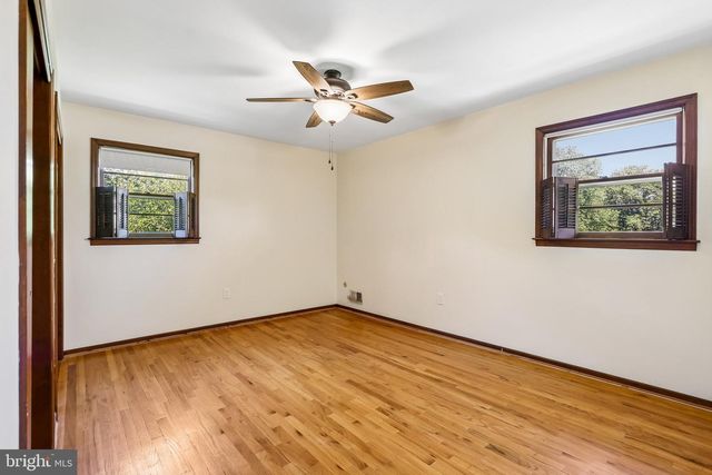 10 SANDTOWN TER, Hamilton, NJ 08690
