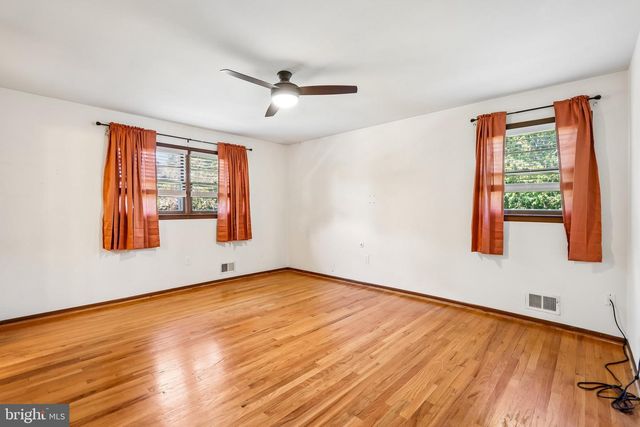 10 SANDTOWN TER, Hamilton, NJ 08690