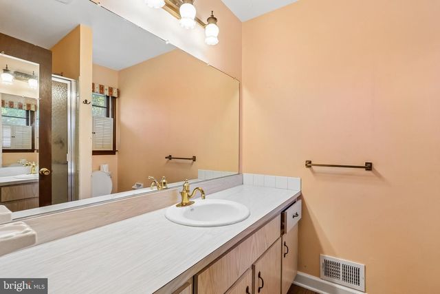 10 SANDTOWN TER, Hamilton, NJ 08690