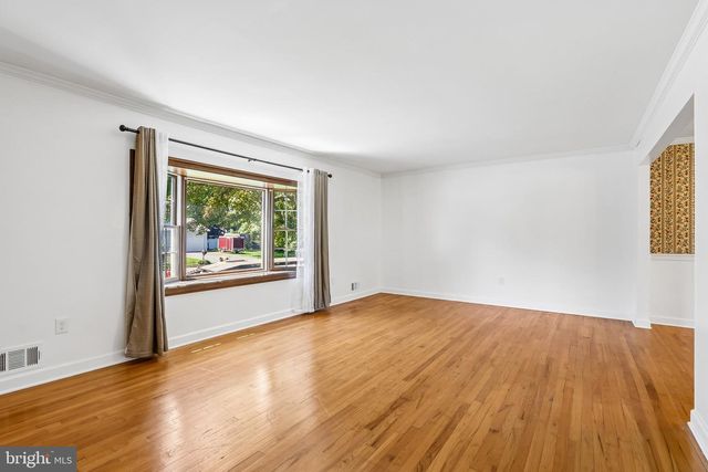 10 SANDTOWN TER, Hamilton, NJ 08690
