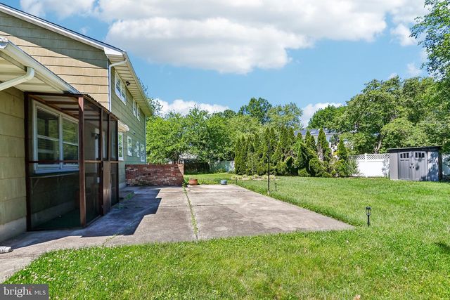 10 SANDTOWN TER, Hamilton, NJ 08690