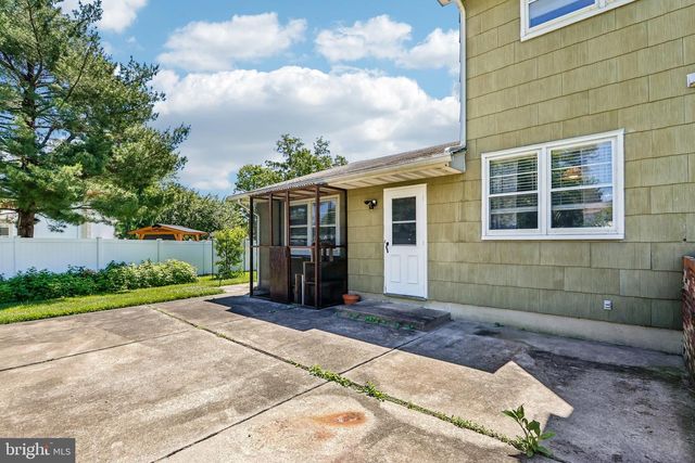 10 SANDTOWN TER, Hamilton, NJ 08690
