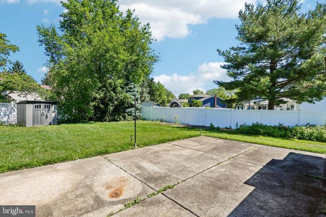 10 SANDTOWN TER, Hamilton, NJ 08690