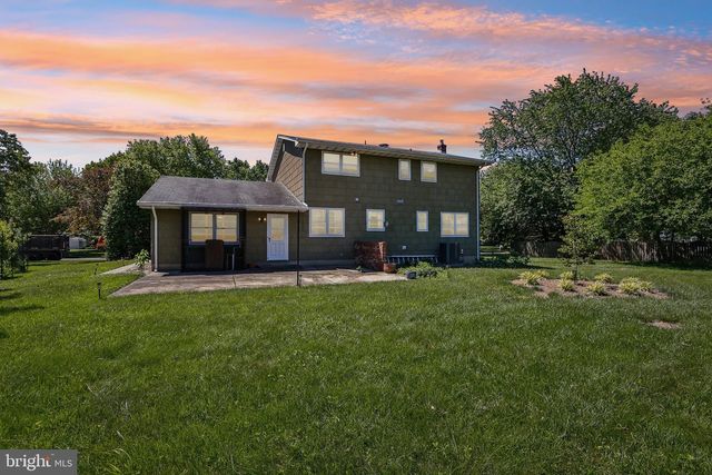 10 SANDTOWN TER, Hamilton, NJ 08690