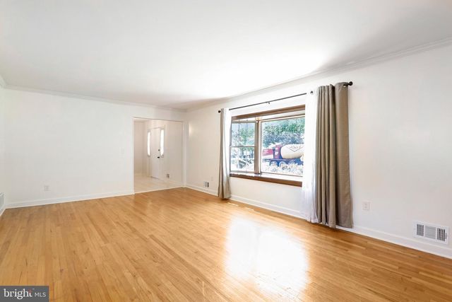 10 SANDTOWN TER, Hamilton, NJ 08690