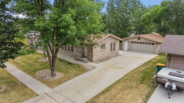 607 9th Street W, West Fargo, ND 58078