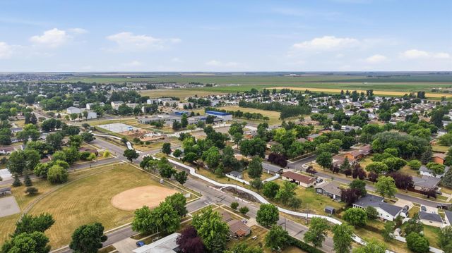 607 9th Street W, West Fargo, ND 58078