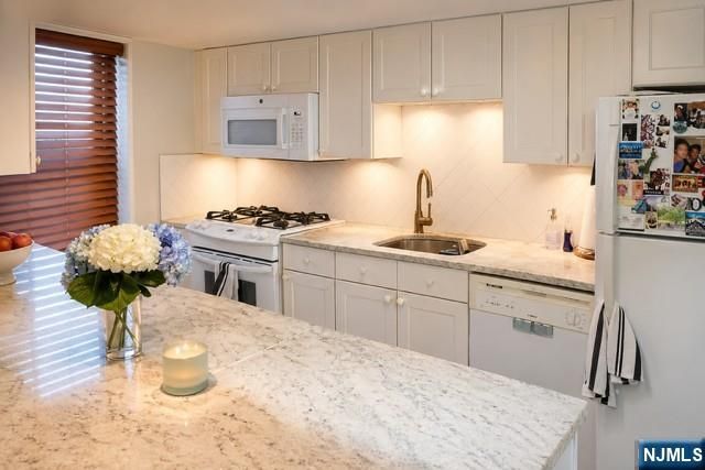 2215 N Central Road 2E, Fort Lee, NJ 07024
