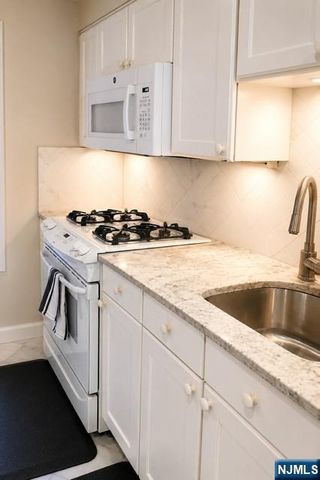 2215 N Central Road 2E, Fort Lee, NJ 07024