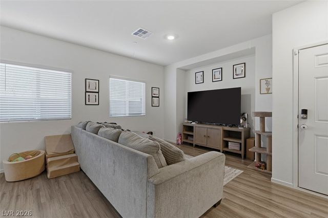 4760 Equinox Sky Avenue 2, North Las Vegas, NV 89084