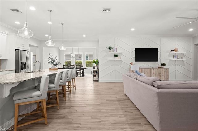 3769 Helmsman DR, Naples, FL 34120