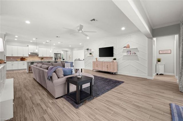 3769 Helmsman DR, Naples, FL 34120