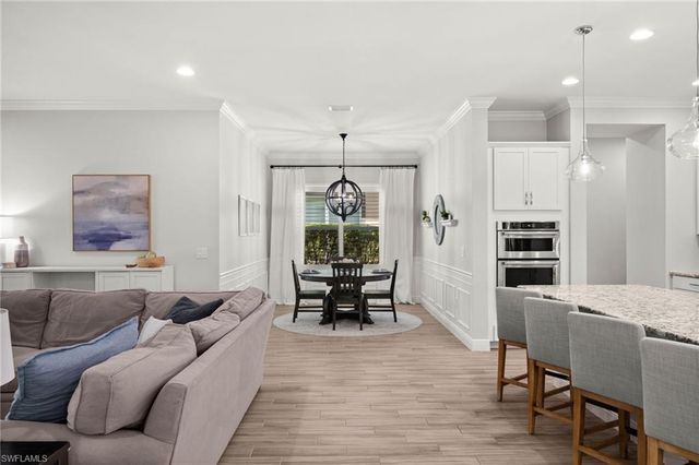 3769 Helmsman DR, Naples, FL 34120