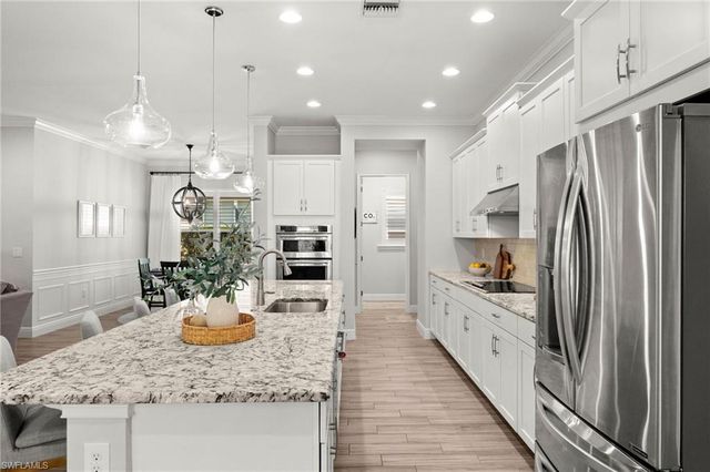 3769 Helmsman DR, Naples, FL 34120