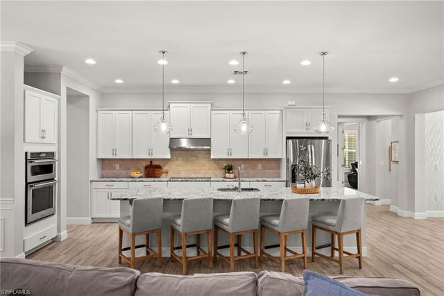 3769 Helmsman DR, Naples, FL 34120