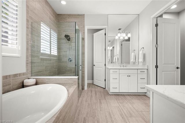 3769 Helmsman DR, Naples, FL 34120