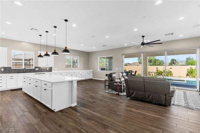 718 Moonstone Beach Place, Henderson, NV 89011