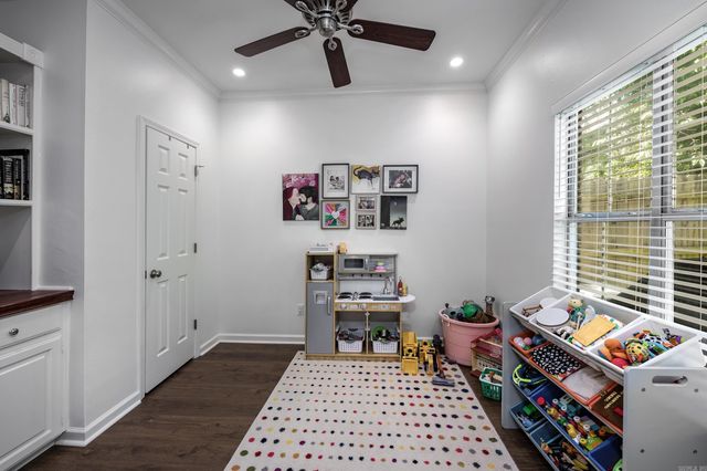 26 Foxcroft Village Drive, Little Rock, AR 72227