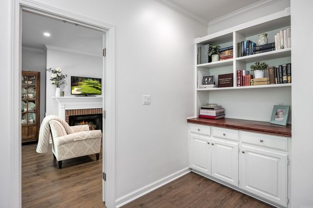 26 Foxcroft Village Drive, Little Rock, AR 72227