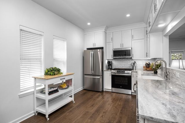 26 Foxcroft Village Drive, Little Rock, AR 72227