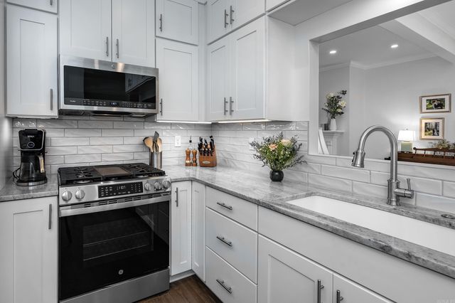 26 Foxcroft Village Drive, Little Rock, AR 72227