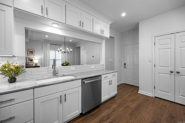 26 Foxcroft Village Drive, Little Rock, AR 72227