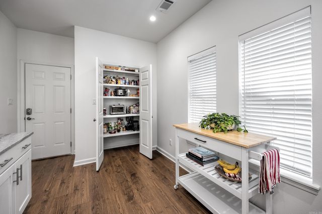 26 Foxcroft Village Drive, Little Rock, AR 72227