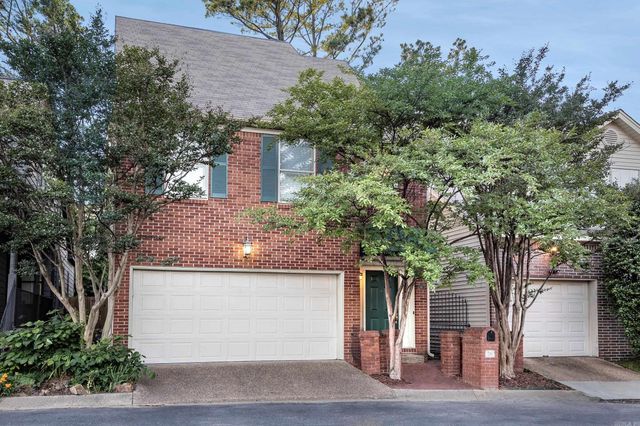 26 Foxcroft Village Drive, Little Rock, AR 72227