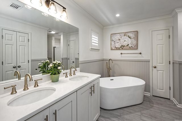 26 Foxcroft Village Drive, Little Rock, AR 72227